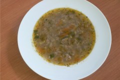 polevka-s-masovymi-knedlicky