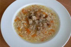 polevka-finska-s-chlebovymi-krutonky