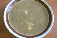 polevka-cibulova-s-nockami