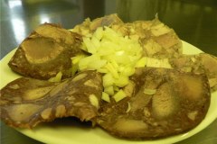 tlacenka-svetla-tmava-s-octem-a-cibuli